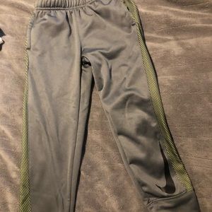 Boys size 7 L joggers Nike